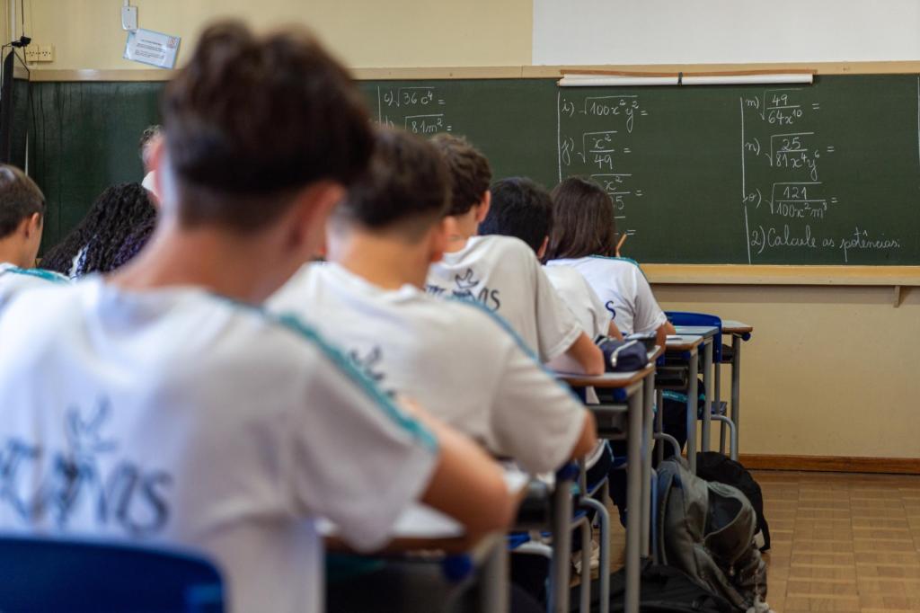 Paraná tem o menor atraso escolar do país no Ensino Médio, aponta...
