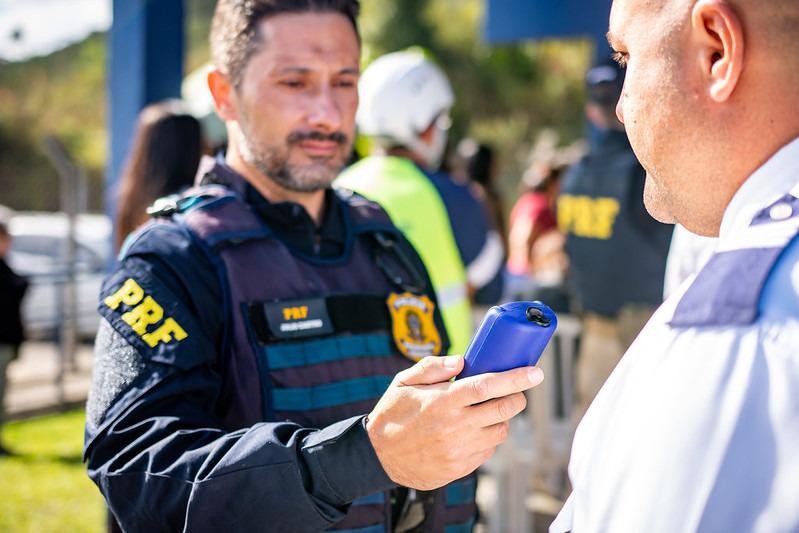 PRF reforça fiscalização nas rodovias federais do Paraná durante o...