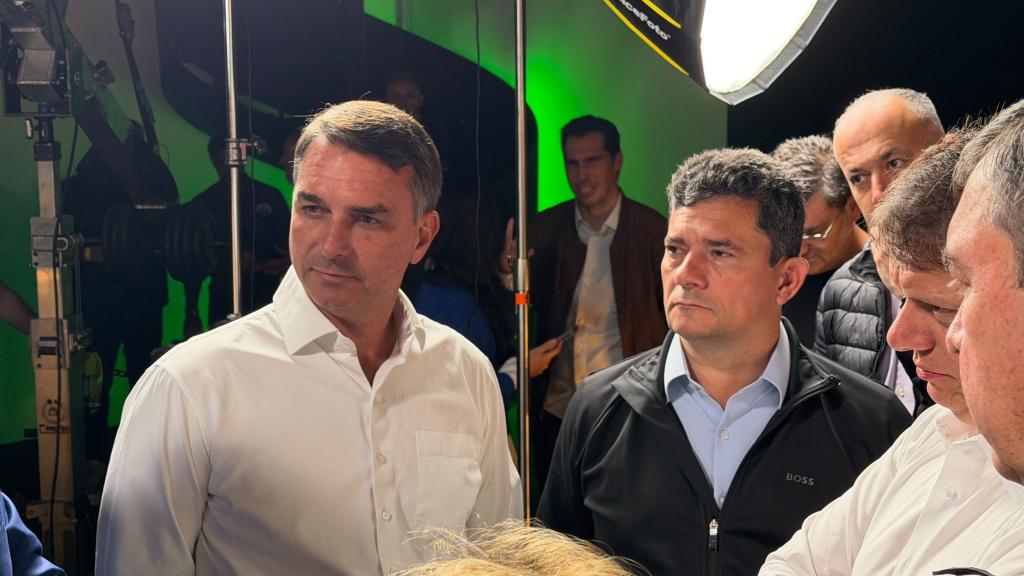 /images/2026/09/quero-deixar-claro-que-o-candidato-da-forca-bolsonaro-no-parana-ao-governo-e-sergio-moro-diz-flavio-ao-lado-de-moro-em-superlive.jpeg