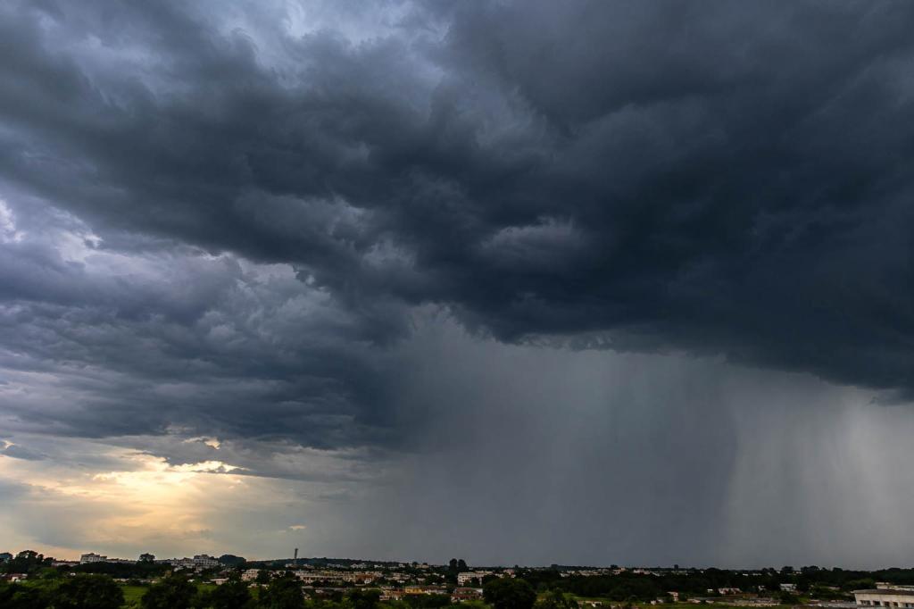 Frente fria intensifica risco de temporais, com previsão de até 200 mm...