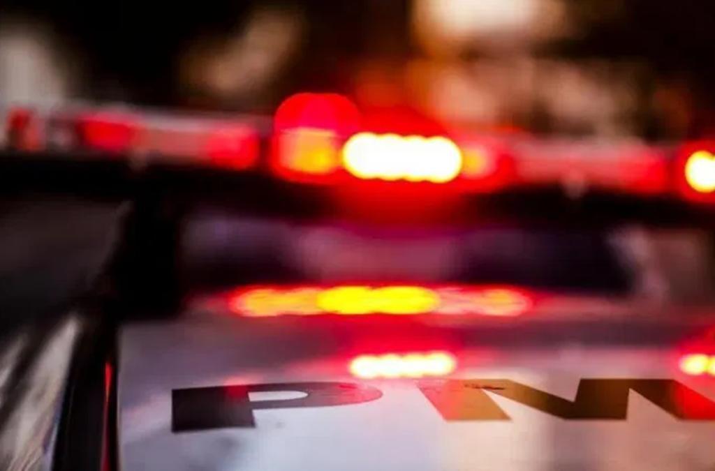 Homem é preso após ameaçar a mãe com faca durante ocorrência de...