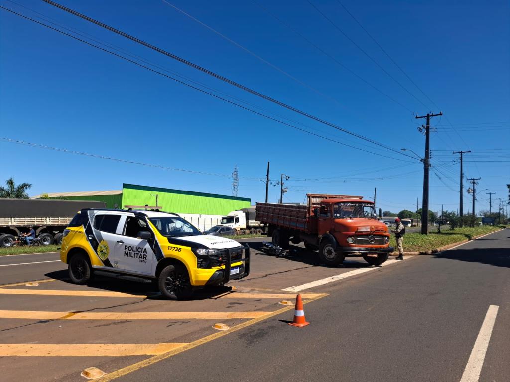Motociclista e passageira ficam feridos em colisão na PR-218