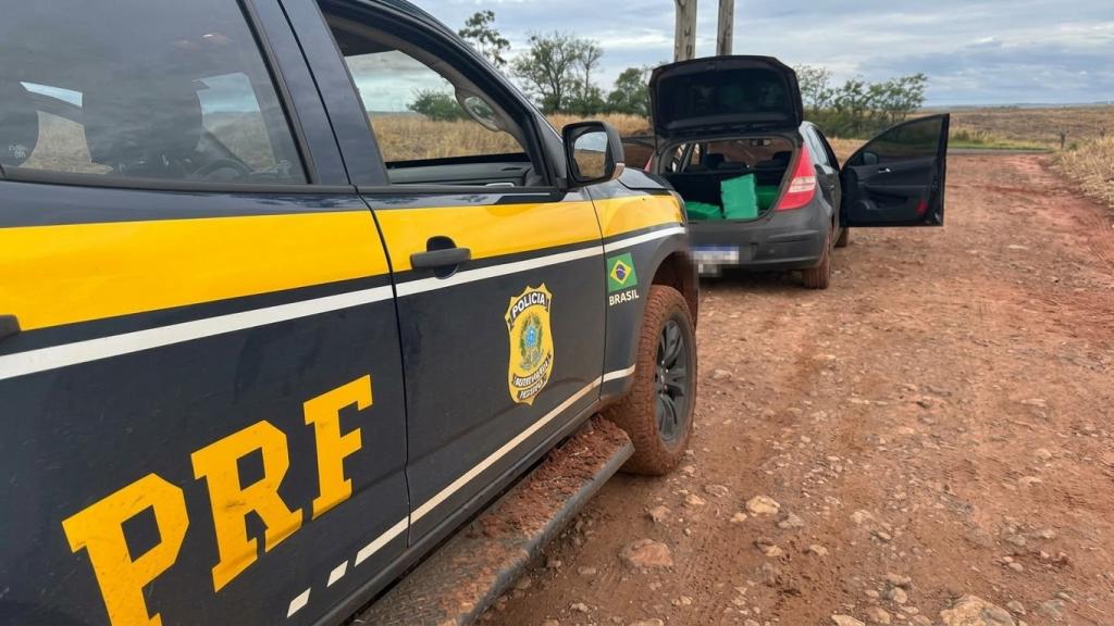 PRF apreende mais de 154 quilos de drogas após fuga de motorista...