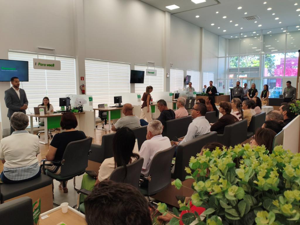/images/2026/10/sicredi-dexis-reune-poupadores-em-nova-esperanca-e-entrega-premio-de-r-5-mil.jpg