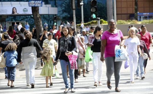 Taxa de desemprego cai para 11,7% em outubro, diz IBGE - capa