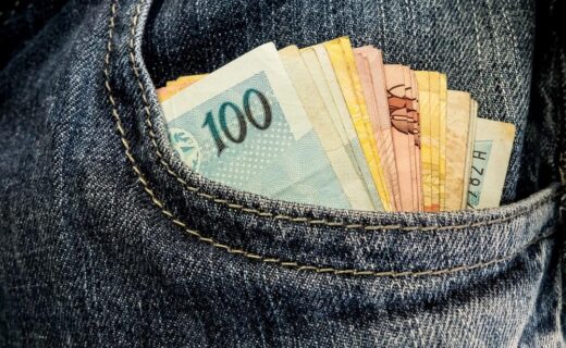 Contribuintes do Paraná recebem R$ 17 milhões no 7º e último lote de restituição do IR 2018 - capa