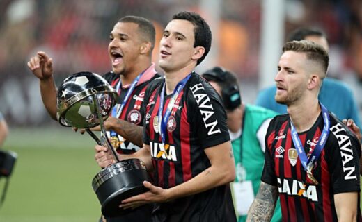 Da estratégia ao sufoco, Atlético-PR se molda ao jogo para ser campeão da Sul-Americana - capa