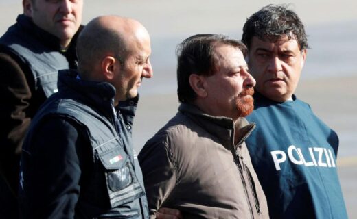 Battisti ficará sozinho em cela de alta segurança por seis meses - capa