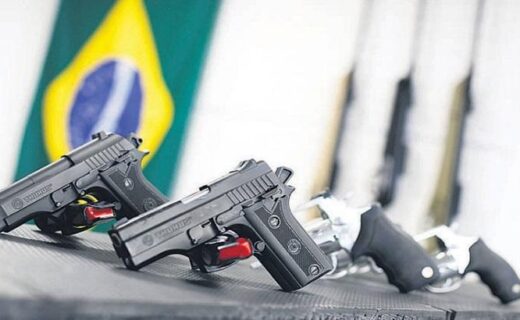 Cidadãos aprovam posse de armas de fogo em casa - capa