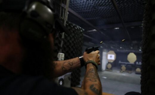Para ter uma arma em casa, o gasto mínimo é de R$ 3,7 mil - capa