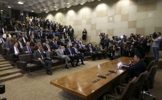 Lei propõe endurecer cumprimento de pena para crimes graves - capa