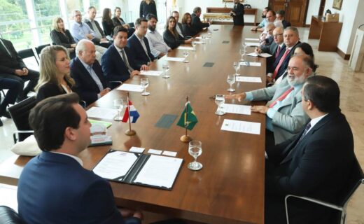 Paraná e Paraguai discutem infraestrutura e agronegócio - capa