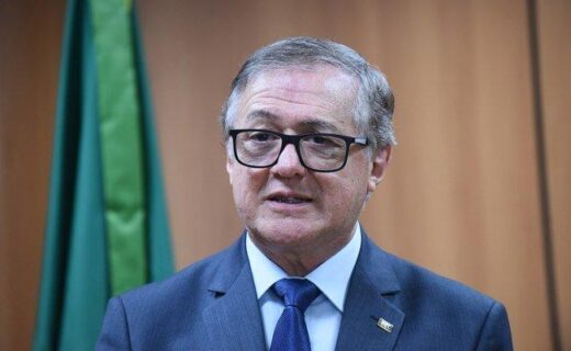 Vélez garante que universidades públicas não serão privatizadas - capa