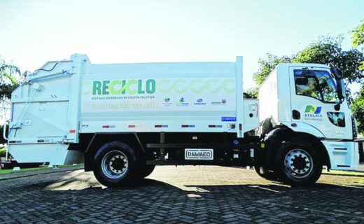 Atalaia recebe novo caminhão coletor-compactador de lixo - capa