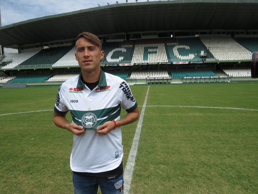 Chileno Arancibia, ex-Palmeiras, volta ao Brasil e mira uma nova história: "Agora é diferente" - capa