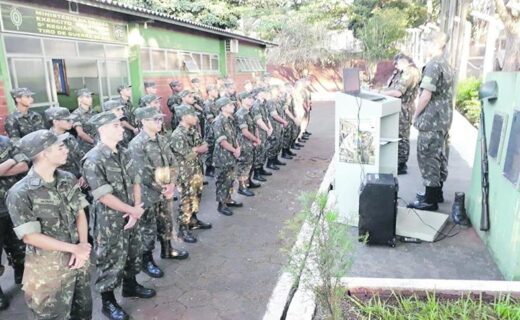 Comemoração da Semana do Exército pelo Tiro de Guerra 05-016 - capa