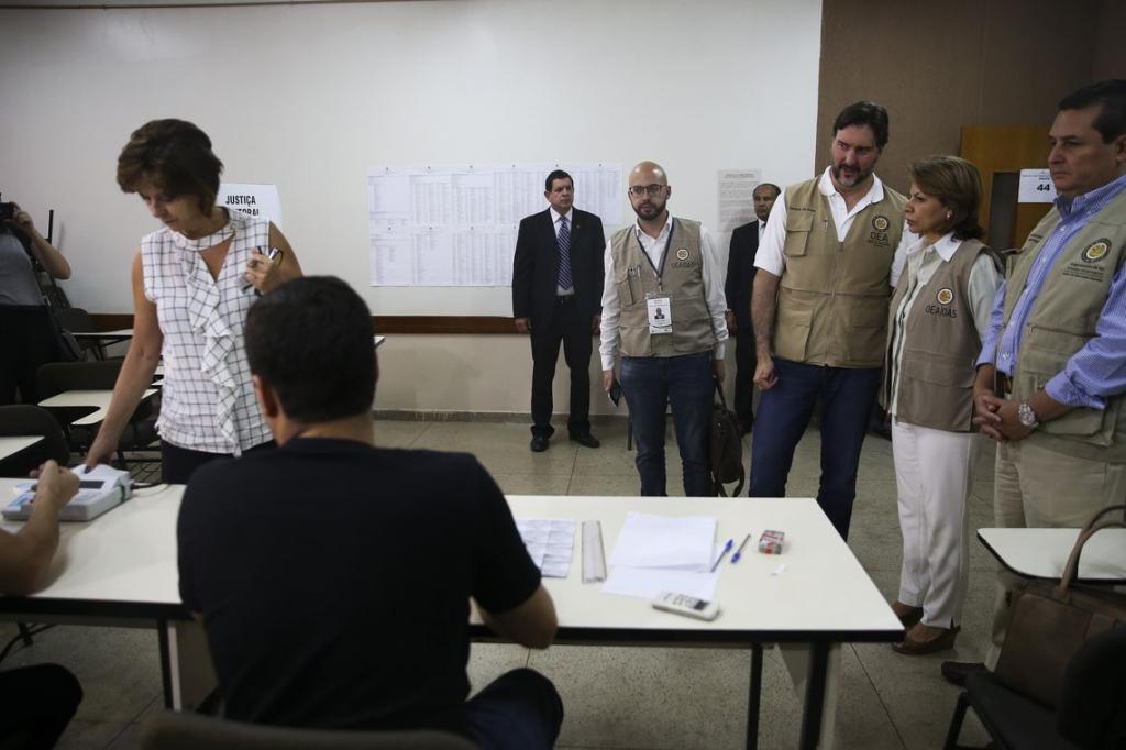 TSE diz que 2,6 milhões de títulos de eleitores estão irregulares - capa