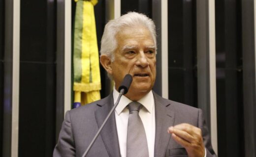 Câmara aprova projeto de Rubens Bueno que dá a Nova Esperança o título de Capital Nacional da Seda - capa