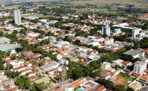 Mau cheiro toma conta da cidade e incomoda a população - capa