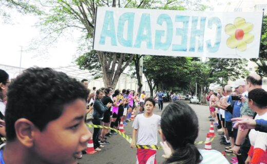 Nova Esperança realiza corrida 'Faça Bonito' na abertura da semana em combate ao abuso de crianças e adolescentes - capa