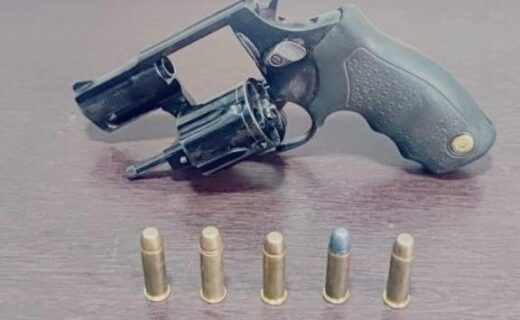 Homem é preso por porte ilegal de arma de fogo após abordagem da ROCAM; revólver calibre 38 e munições são apreendidos em Santa Fé - capa
