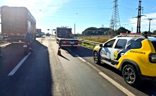 Motociclista fica ferido após acidente envolvendo três veículos em rodovia da região - capa