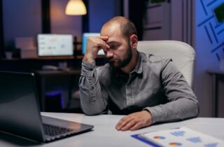 Quando o corpo pede pausa: os efeitos silenciosos do esforço repetitivo na vida de trabalhadores - capa