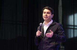 Alexandre Curi defende Senado mais próximo dos municípios e afirma que será a voz dos prefeitos e dos paranaenses em Brasília - capa