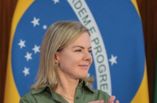 “Avançamos para um modelo de trabalho mais justo, humano e digno”, diz Gleisi - capa