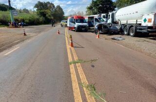 Colisão envolvendo carro e caminhões deixa duas pessoas mortas na BR-369 - capa