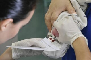 6/6: Dia do Teste do Pezinho reforça importância do diagnóstico precoce de doenças raras no Paraná - capa