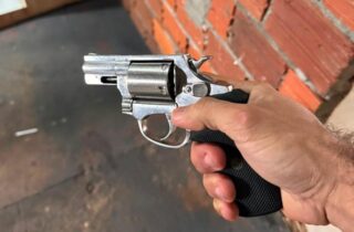 Detento beneficiado por saidinha é preso com arma durante operação da Polícia Civil - capa