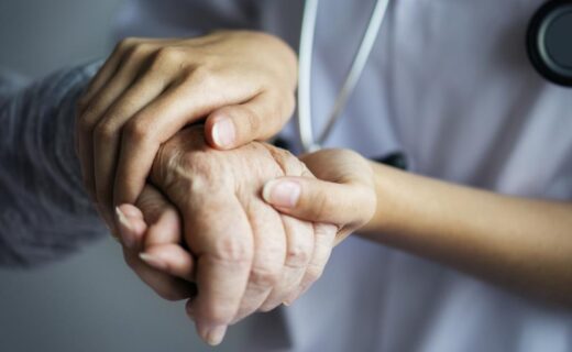 Autonomia após o AVC: reabilitação e cirurgia podem devolver qualidade de vida - capa