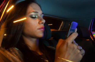 Cuidados garantem segurança para mulheres no uso de carros de aplicativos - capa