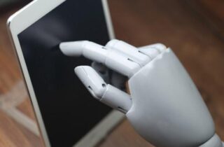 Inteligência Artificial promove escalada de desinformação no Brasil - capa