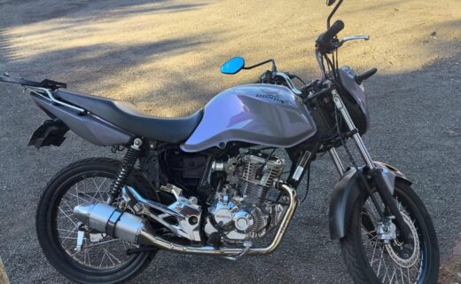 Motocicleta é apreendida após manobras perigosas e série de irregularidades em Nova Esperança - capa