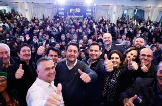 Sandro Alex, Ratinho Júnior e PSD reúnem milhares de apoiadores em São José dos Pinhais - capa