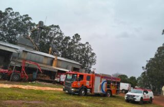 Trabalhador cai em poço de elevador de silo de milho e é resgatado em propriedade rural de Uniflor - capa