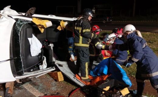 Capotamento na BR-376 deixa cinco feridos, entre eles uma criança de quatro anos - capa