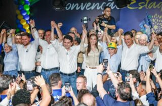 Com apoio de Sandro Alex e Ratinho Junior, Alexandre Curi é oficializado candidato ao Senado - capa