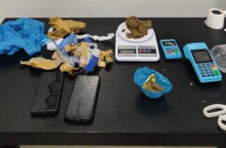 Delivery de drogas: Polícia Civil prende dupla com maconha e máquinas de cartão em Paranavaí - capa