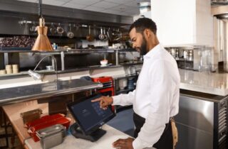 Empresários de bares e restaurantes ainda desconhecem impactos e cronograma da reforma tributária - capa