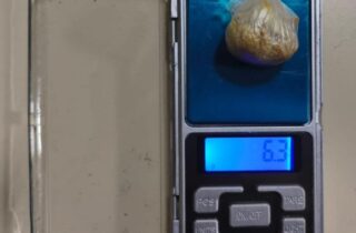 Homem é preso e crack é apreendido durante ação da Polícia Militar em Santa Fé - capa