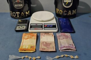 ROTAM apreende crack, maconha e balanças de precisão durante ação em Paranavaí - capa