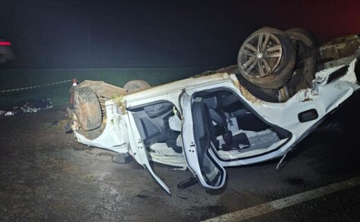 Acidente com capotamento deixa um morto e dois feridos na BR-376, em Maringá - capa