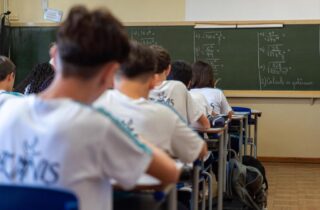 Paraná tem o menor atraso escolar do país no Ensino Médio, aponta Anuário da Educação Básica 2026 - capa