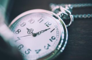 O tempo está passando mais rápido ou somos nós que mudamos? - capa