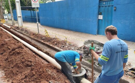 Obra de drenagem busca solucionar acúmulo de água próximo à Escola Nice Braga - capa